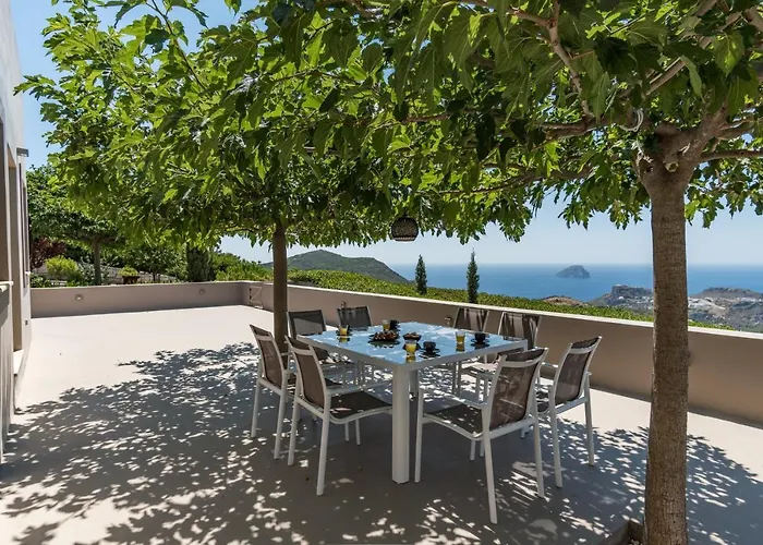 Iris Vila Livadi (Kythira)